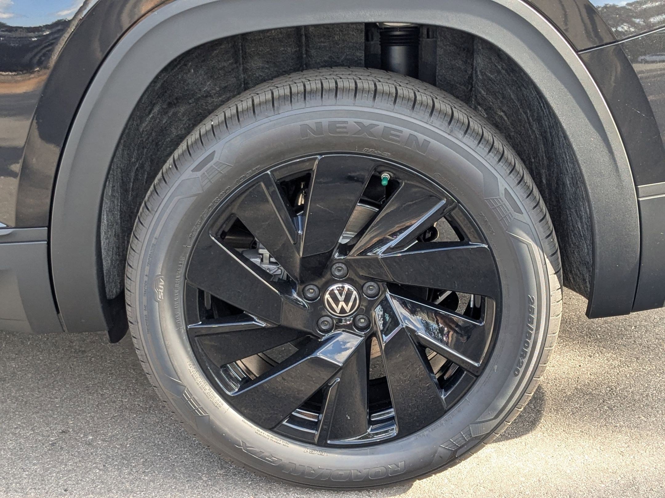 New 2026 Deep Black Pearl Volkswagen 2.0T SE w/Technology image 19