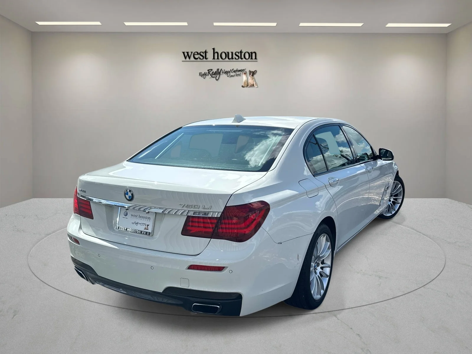 Used 2015 Alpine White BMW 4dr Sdn 750Li xDrive AWD image 4