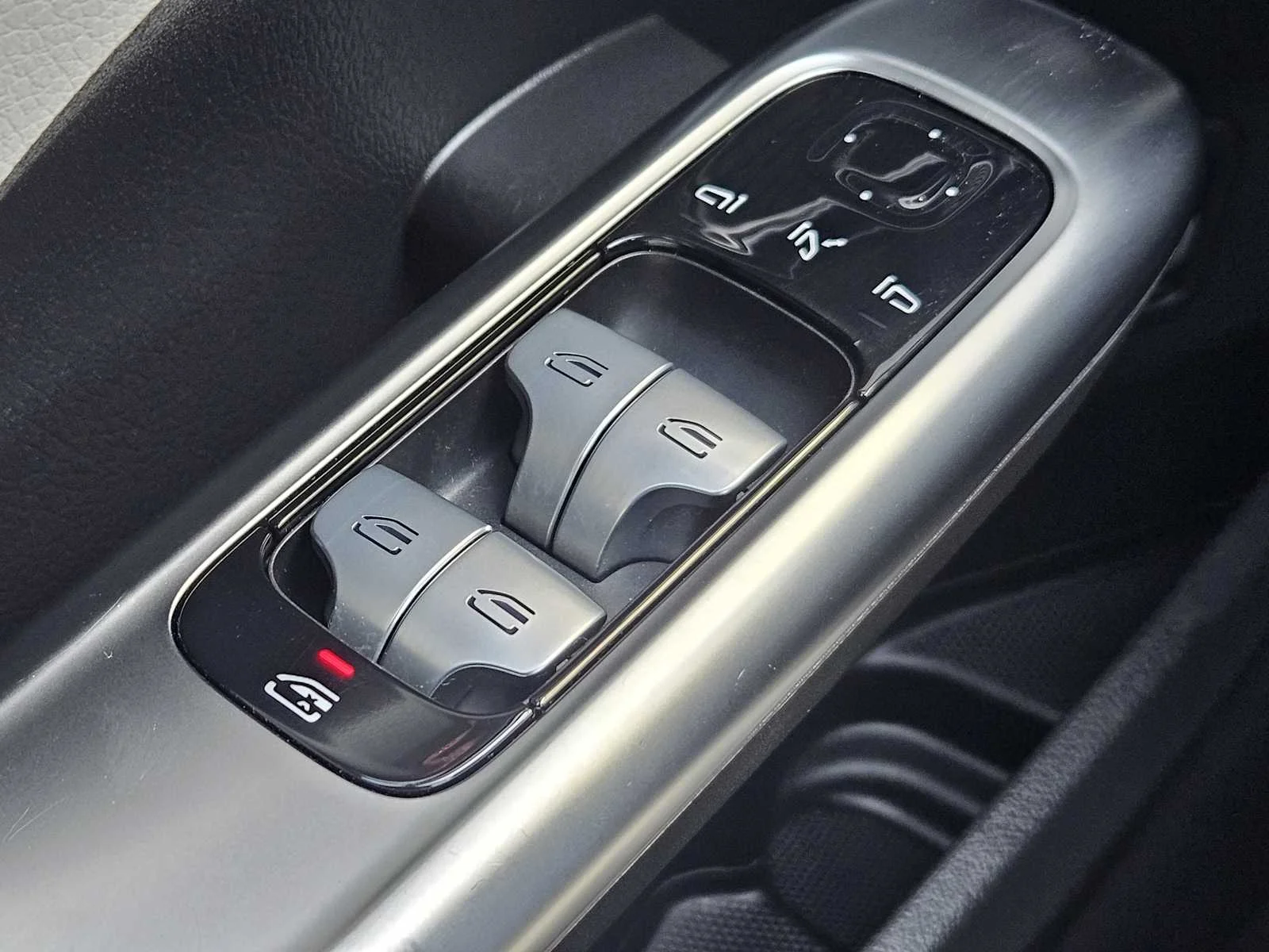 Used 2023 MANUFAKTUR Selenite Grey Magno Mercedes-Benz C 300 image 18