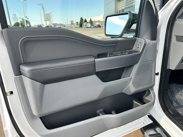 New 2026 Oxford White FORD XLT image 19