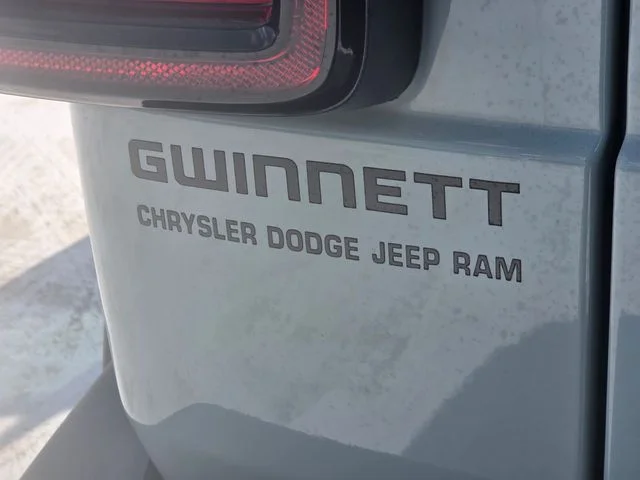 Used 2023  Jeep Sport image 28