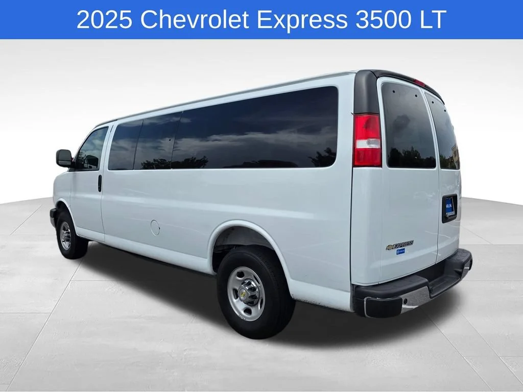 Used 2025 Summit White Chevrolet 1LT image 6