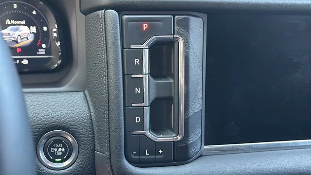 Used 2023 White GMC Denali image 30