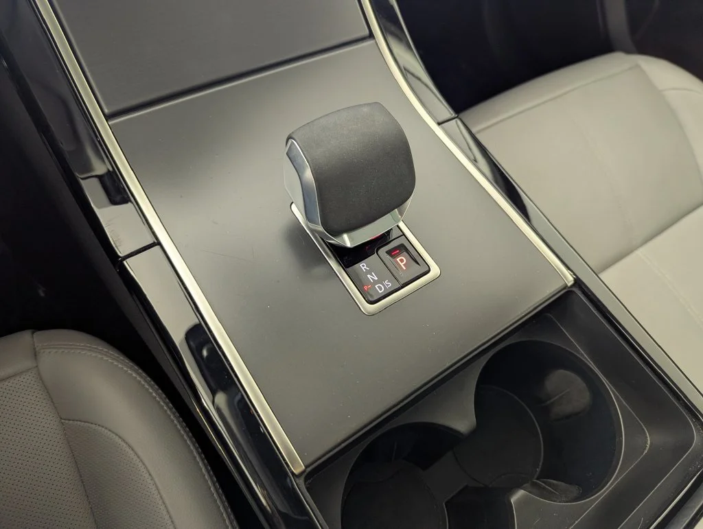 Used 2025 Black Land Rover Dynamic SE image 8