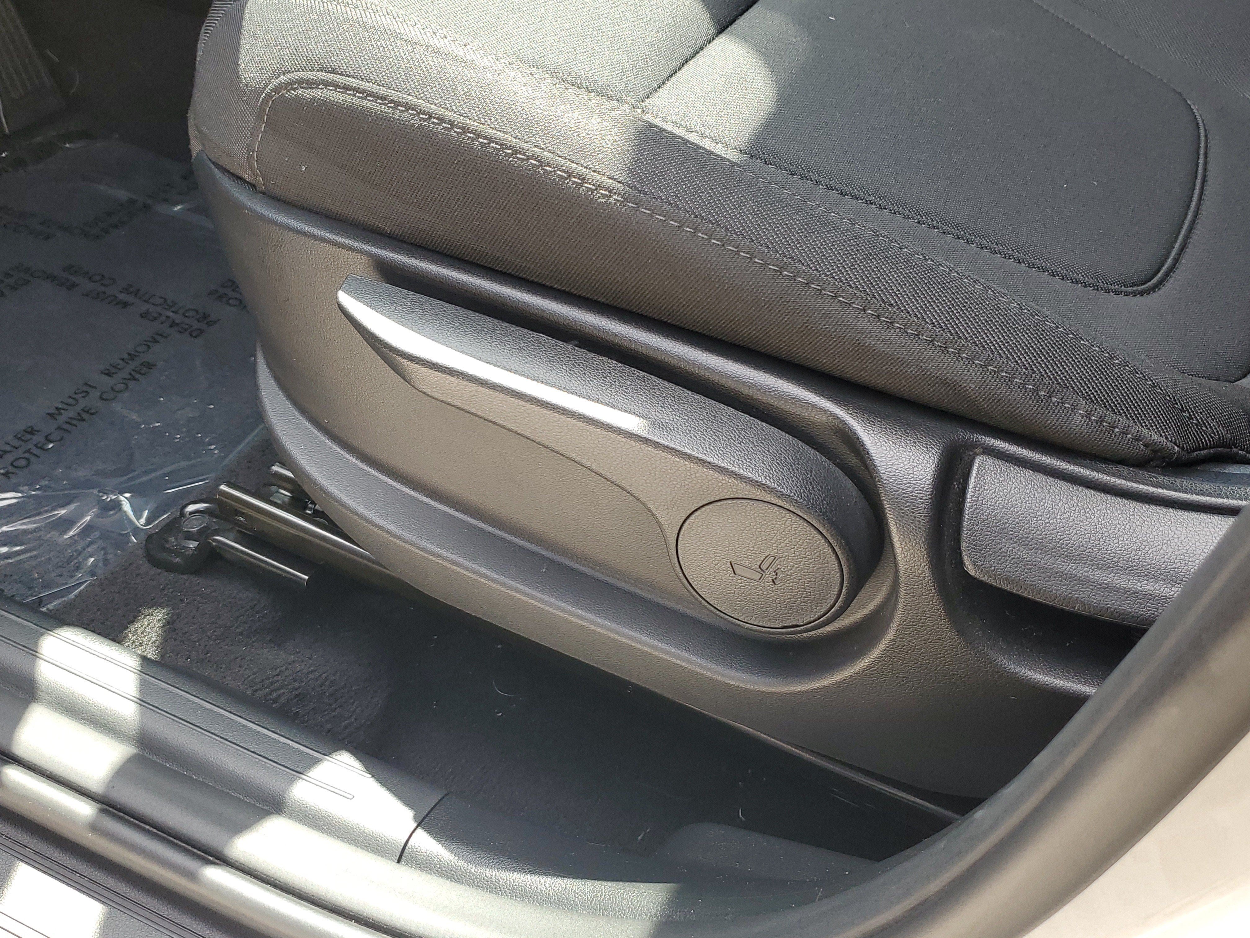 Used 2023 Shimmering Silver Hyundai SE image 19