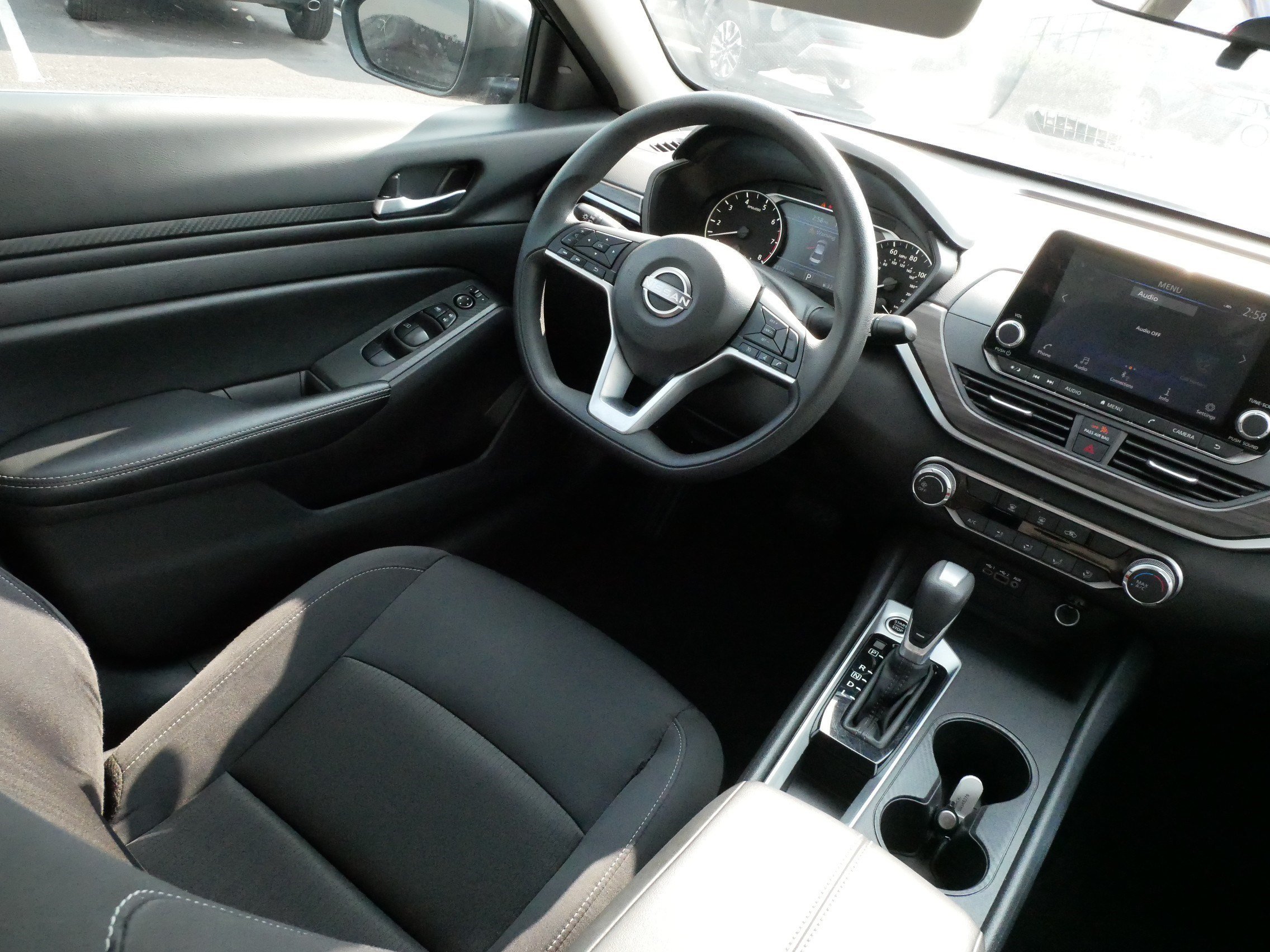 2025 Nissan Altima SV - Photo 9