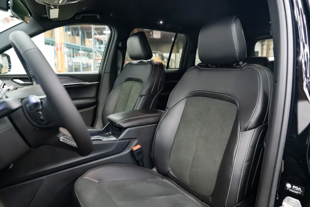 New 2026 Diamond Black Crystal Pearl-Coat Exterior Paint Jeep Altitude image 19