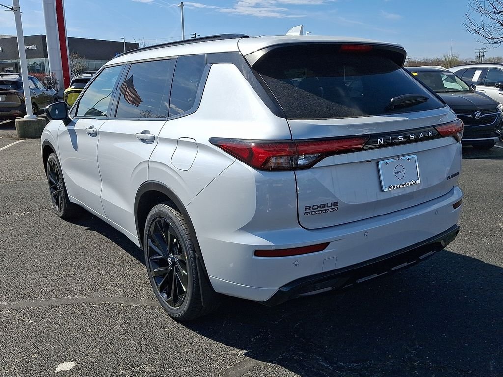 New 2026 White Nissan Platinum image 3