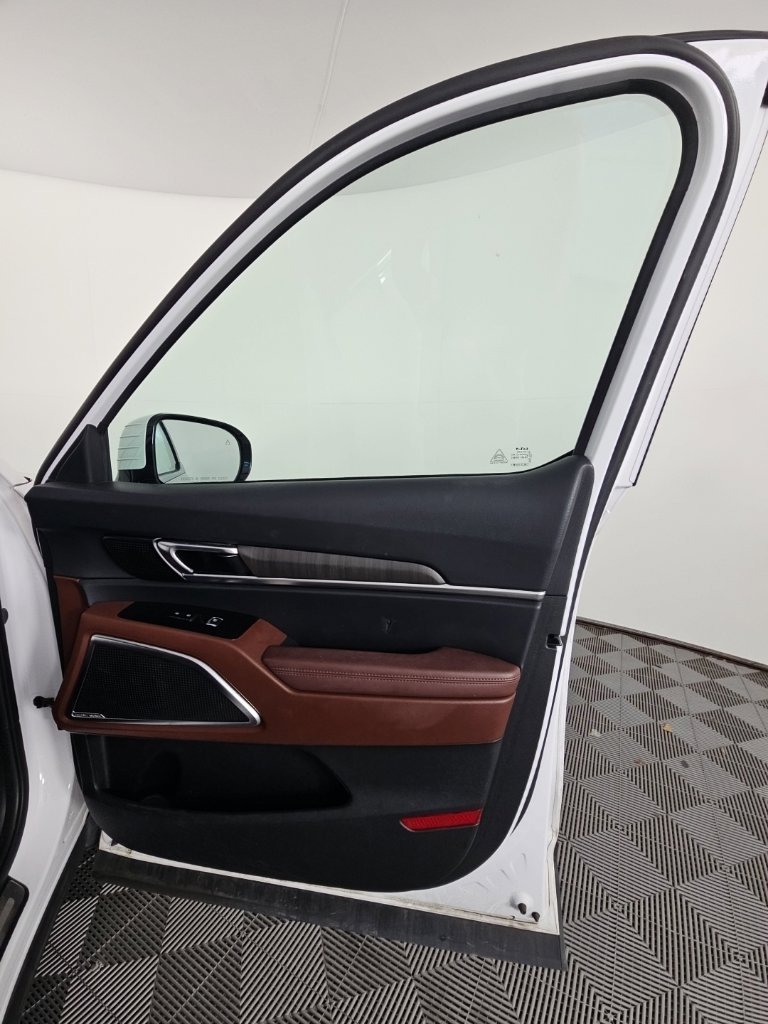 Used 2023 White Kia SX-Prestige image 23
