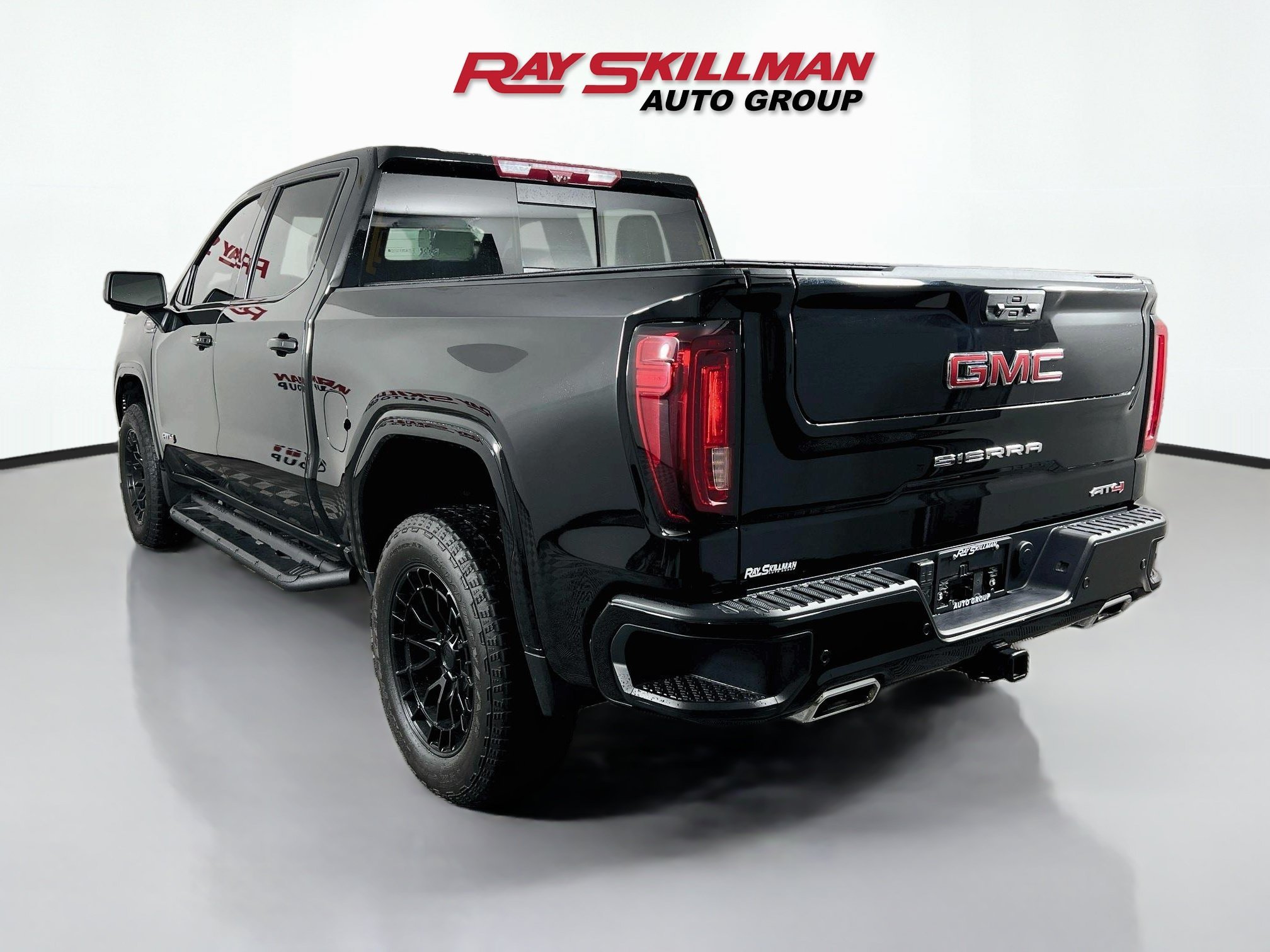 Used 2025 Onyx Black GMC AT4 image 5