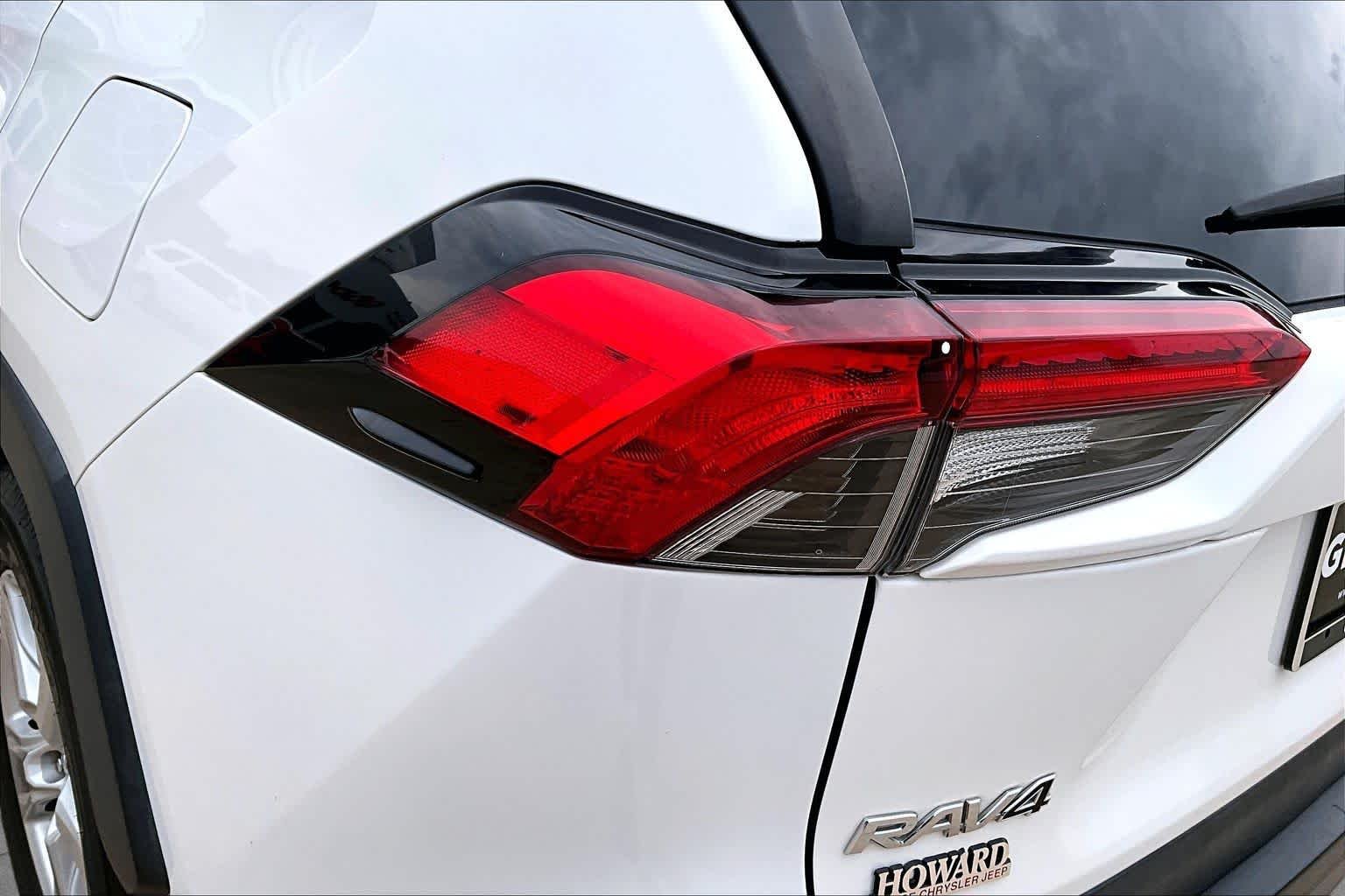 Used 2020 Super White Toyota XLE image 29