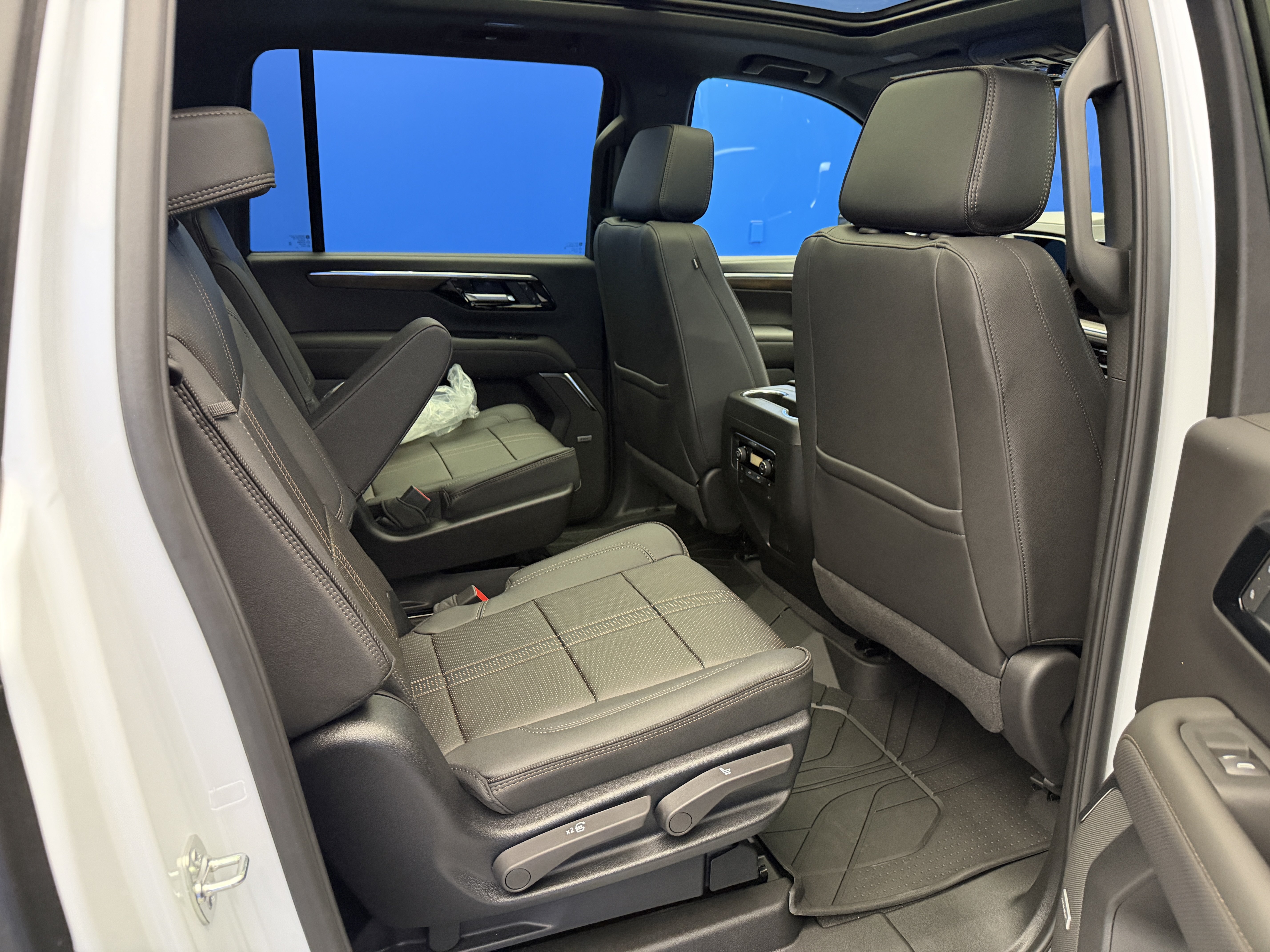 2026 Chevrolet Suburban High Country - Photo 32