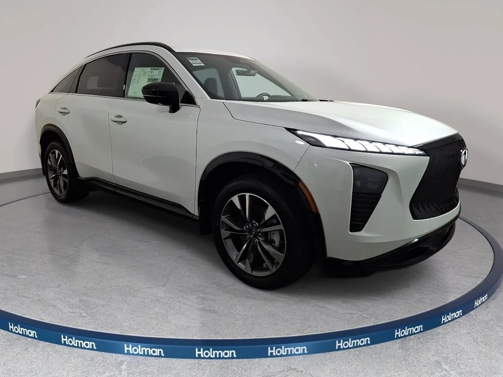 Used 2027 Radiant White INFINITI LUXE image 3