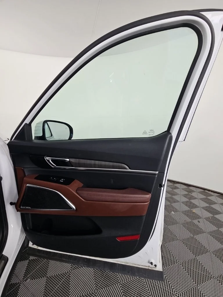 Used 2023 White Kia SX-Prestige image 23