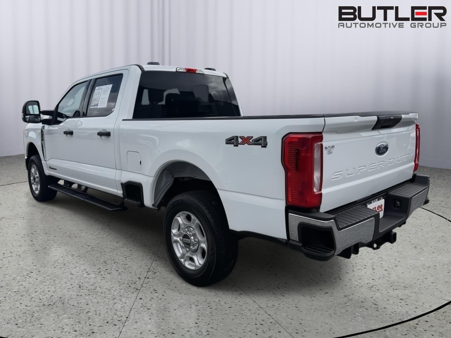 Used 2025 Oxford White Ford XLT image 4