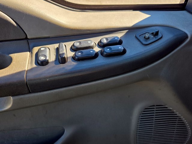 Used 2002 Black Ford XLT image 32