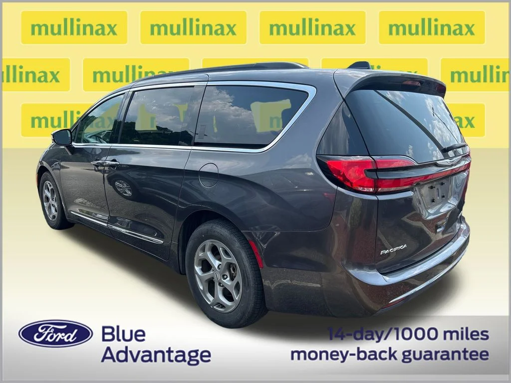 Used 2023 Gray Chrysler Limited image 3