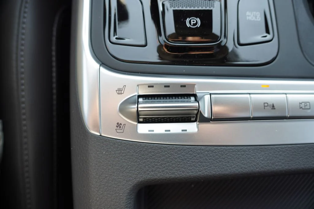 2027 Kia Carnival SX - Photo 16