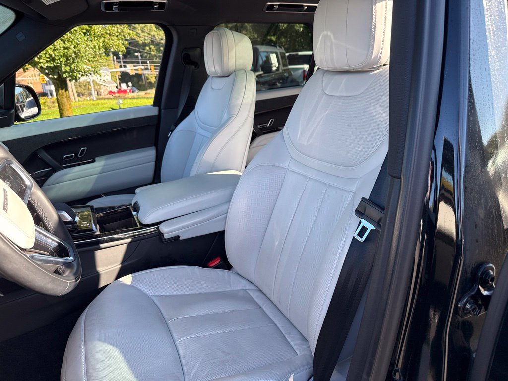 Used 2025 Santorini Black Metallic Land Rover SE image 13