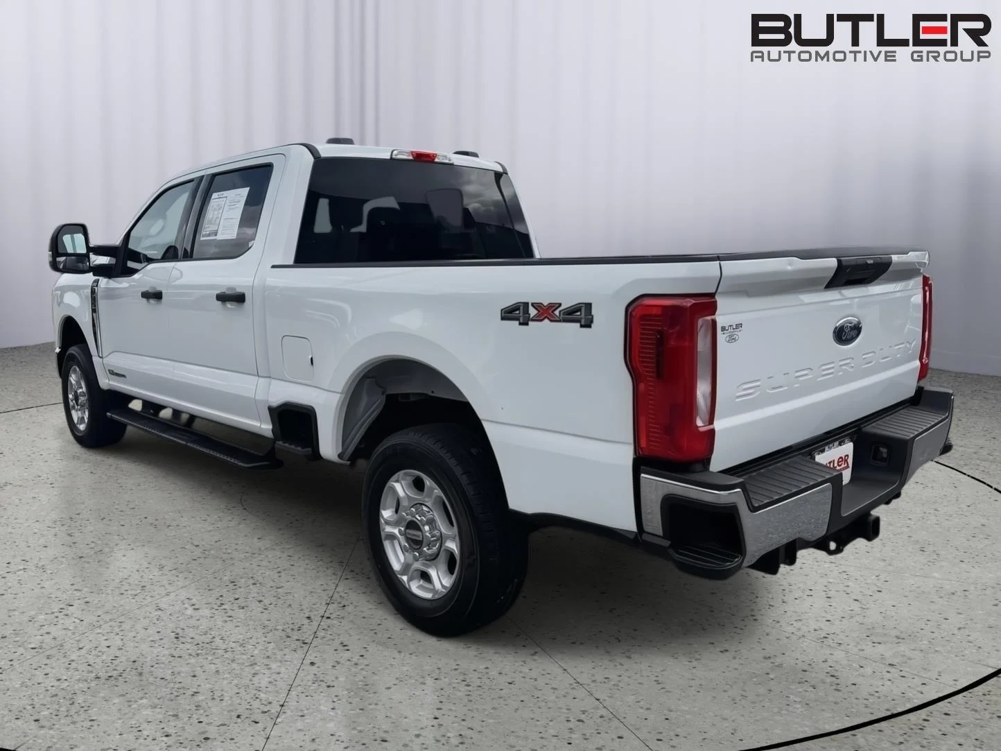 Used 2025 Oxford White Ford XLT image 4