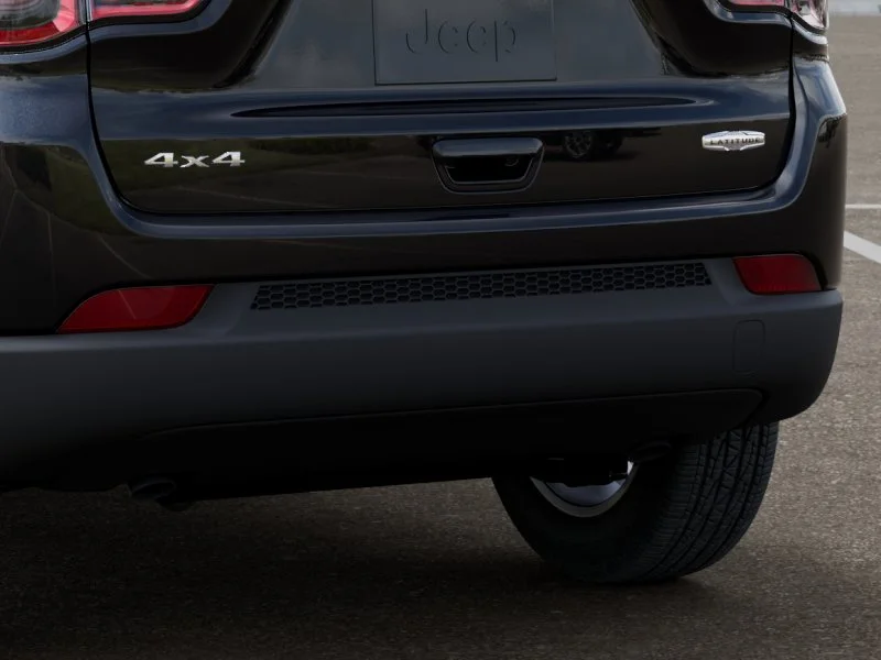 New 2026 Diamond Black Crystal Pearlcoat Jeep Latitude image 47