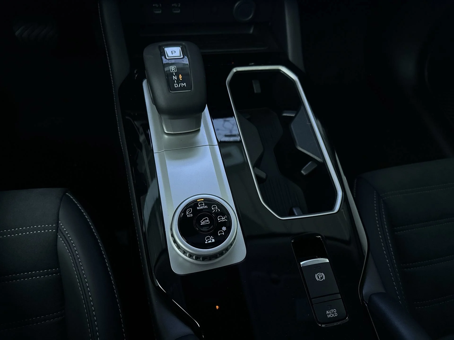 New 2026 White Diamond/Black Roof Mitsubishi Trail Edition image 21