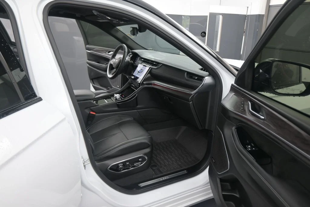 Used 2024 White Jeep Overland image 46