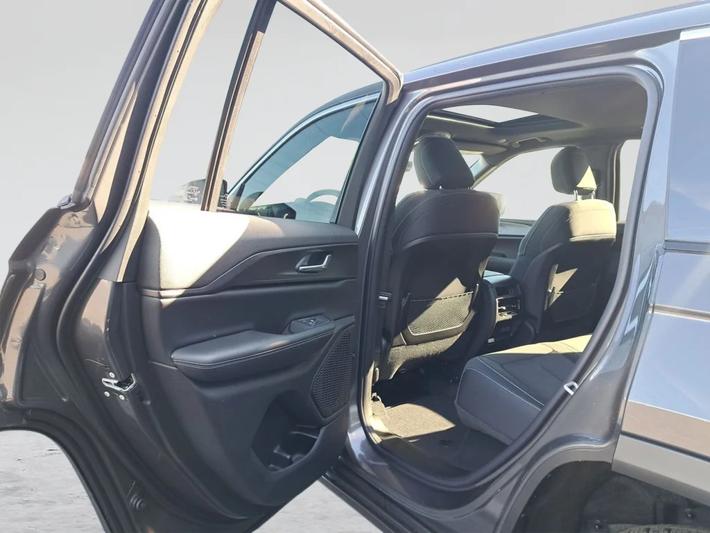 New 2026 Baltic Gray Metallic Clear-Coat Exterior Paint Jeep Laredo X image 11