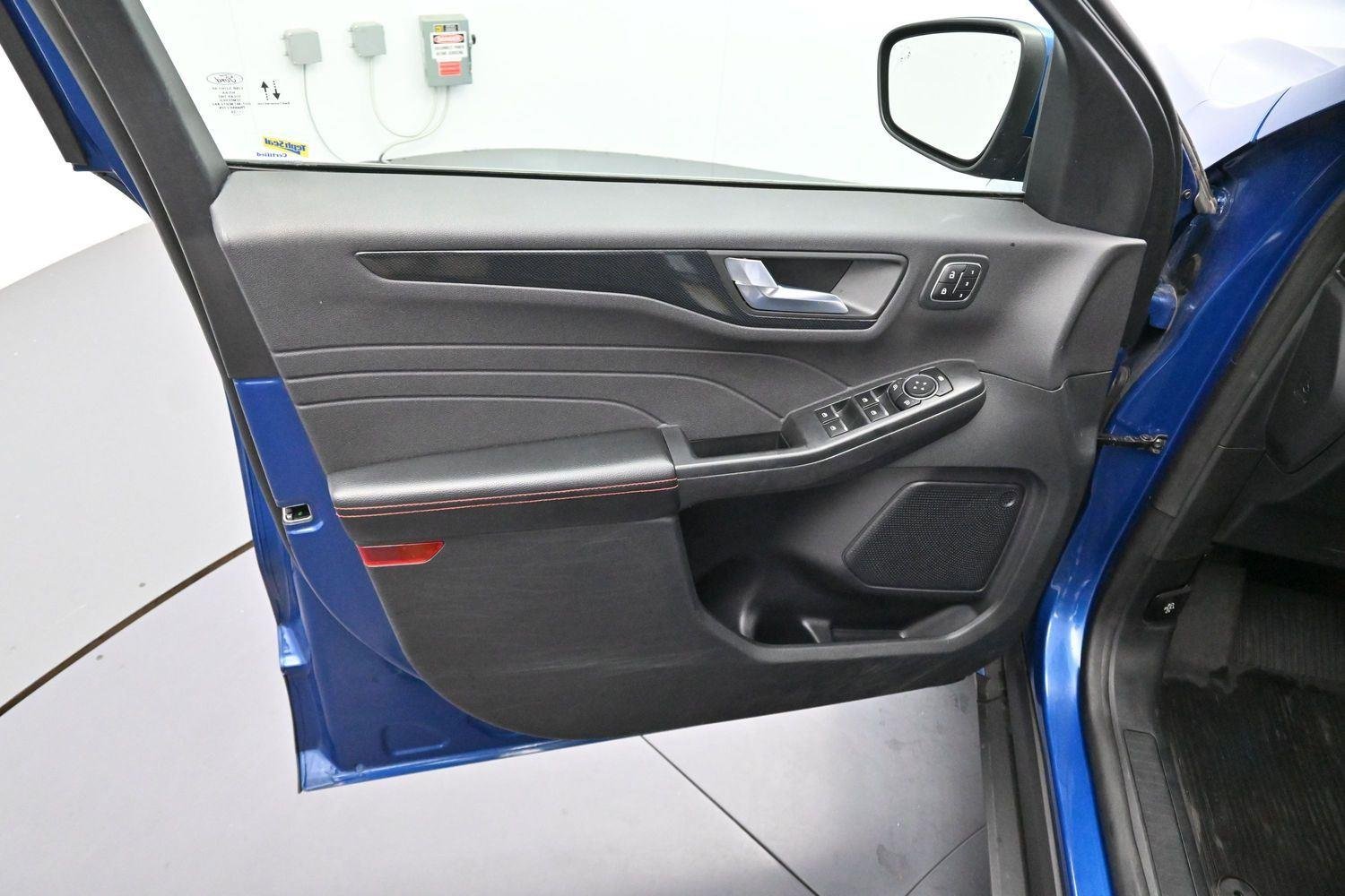 Used 2023 Atlas Blue Ford ST-Line Elite image 9