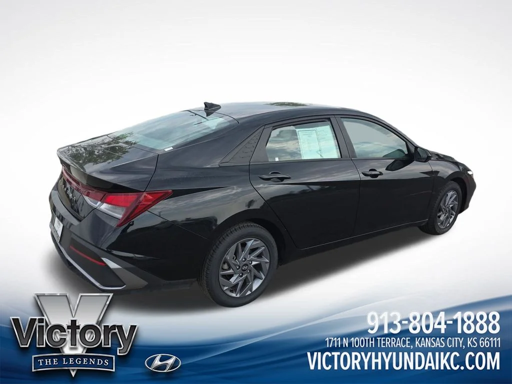 Used 2024 Black Hyundai SEL image 5