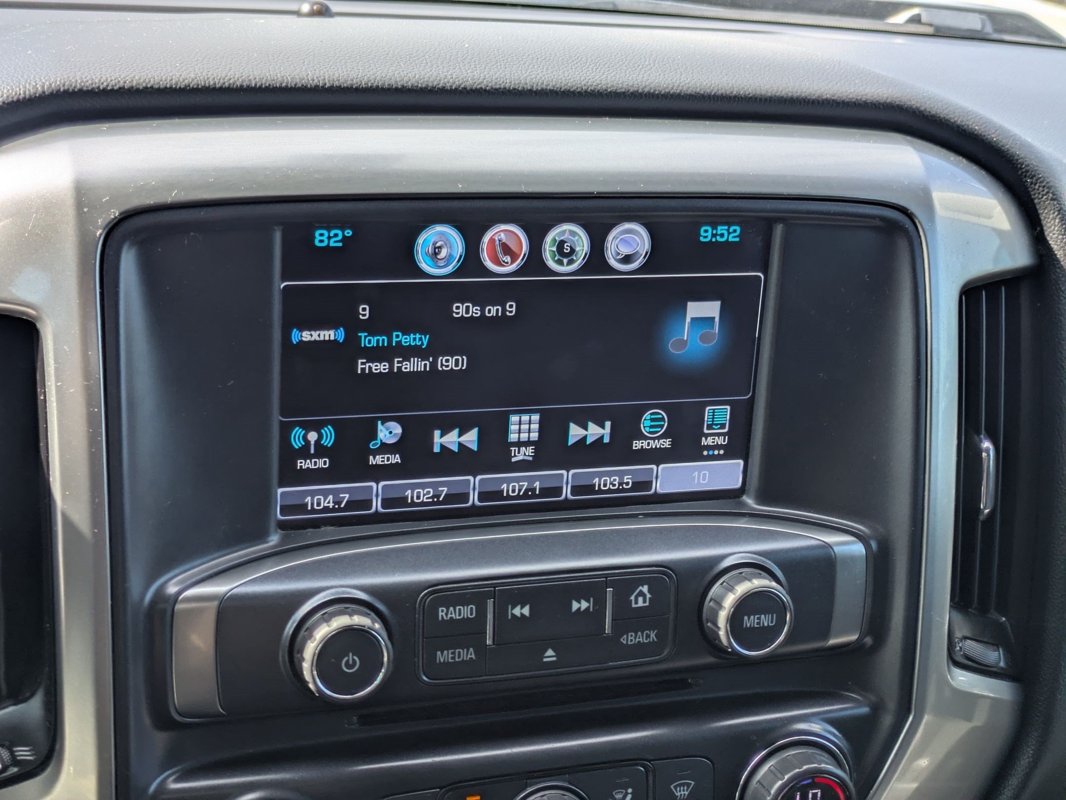 Used 2017 Silver Ice Metallic Chevrolet LT image 20