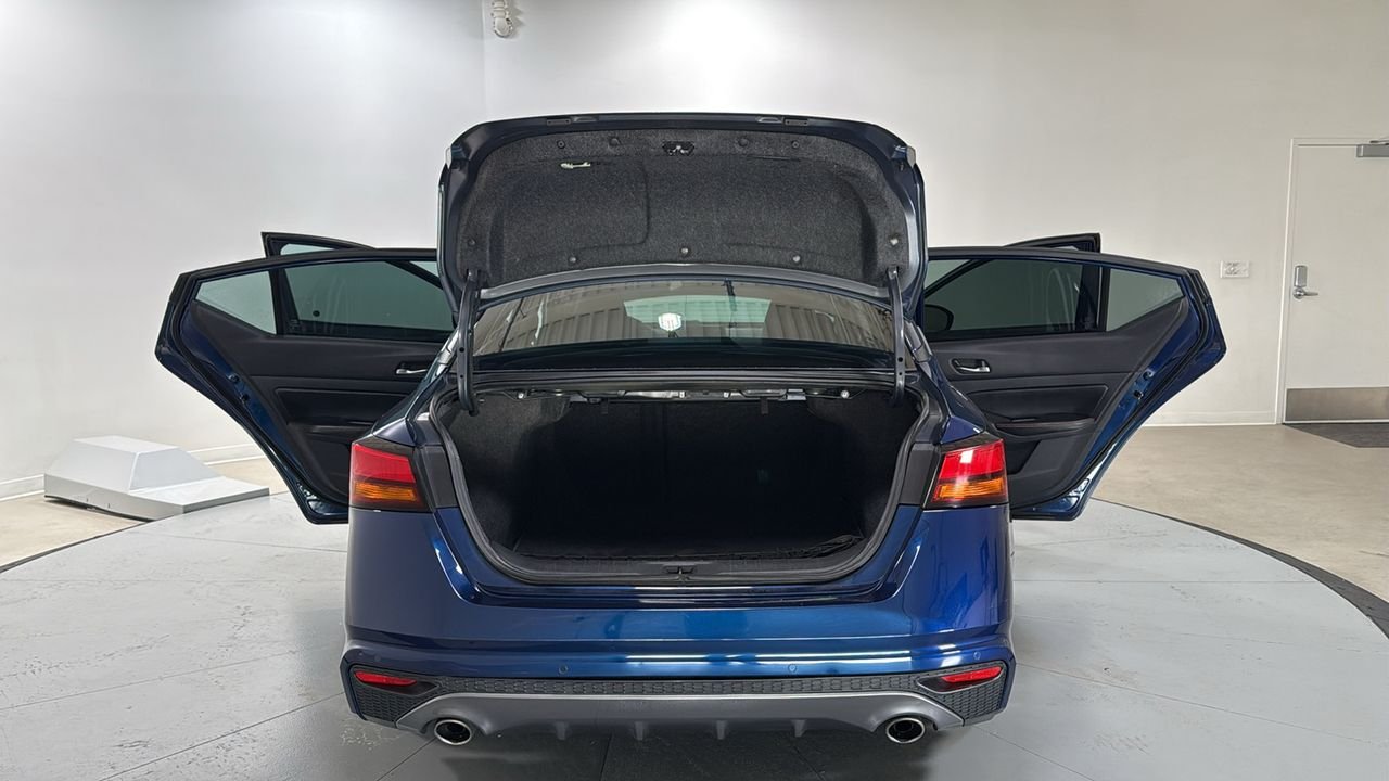 Used 2020 Blue Nissan 2.5 SR image 16