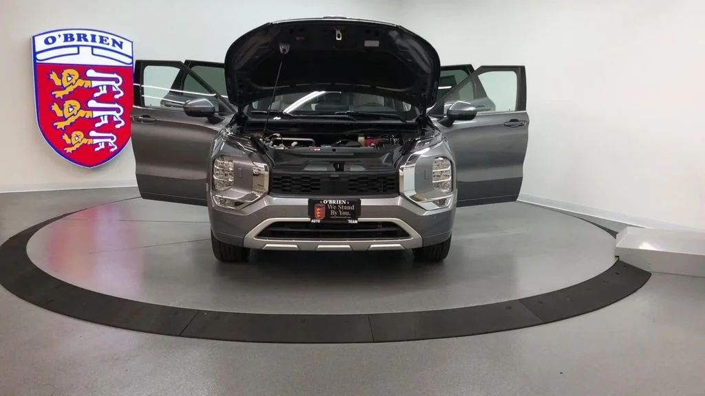 Used 2022 Mercury Gray Metallic Mitsubishi SEL image 5
