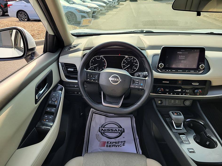 Used 2025 Everest White Pearl Nissan SV image 28