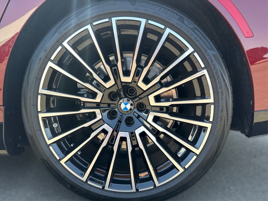 2025 BMW 7 Series 750e - Photo 14