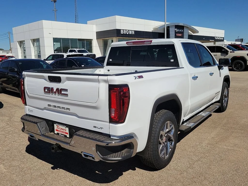 2026 GMC Sierra 1500 SLT - Photo 10