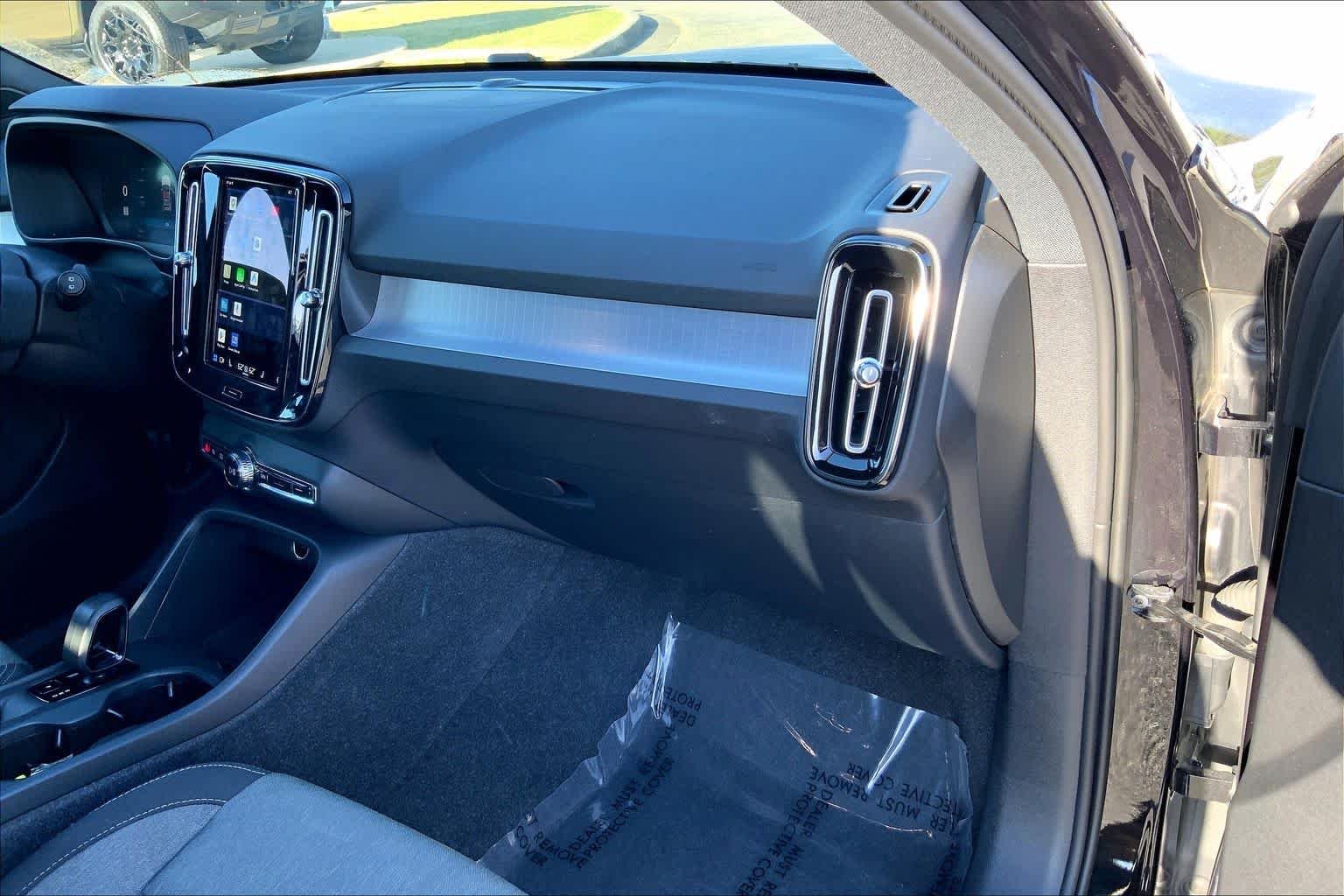 2024 Volvo XC40 Core - Photo 18