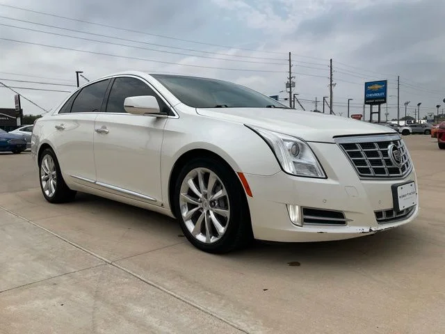 Used 2013 White Cadillac Luxury image 34