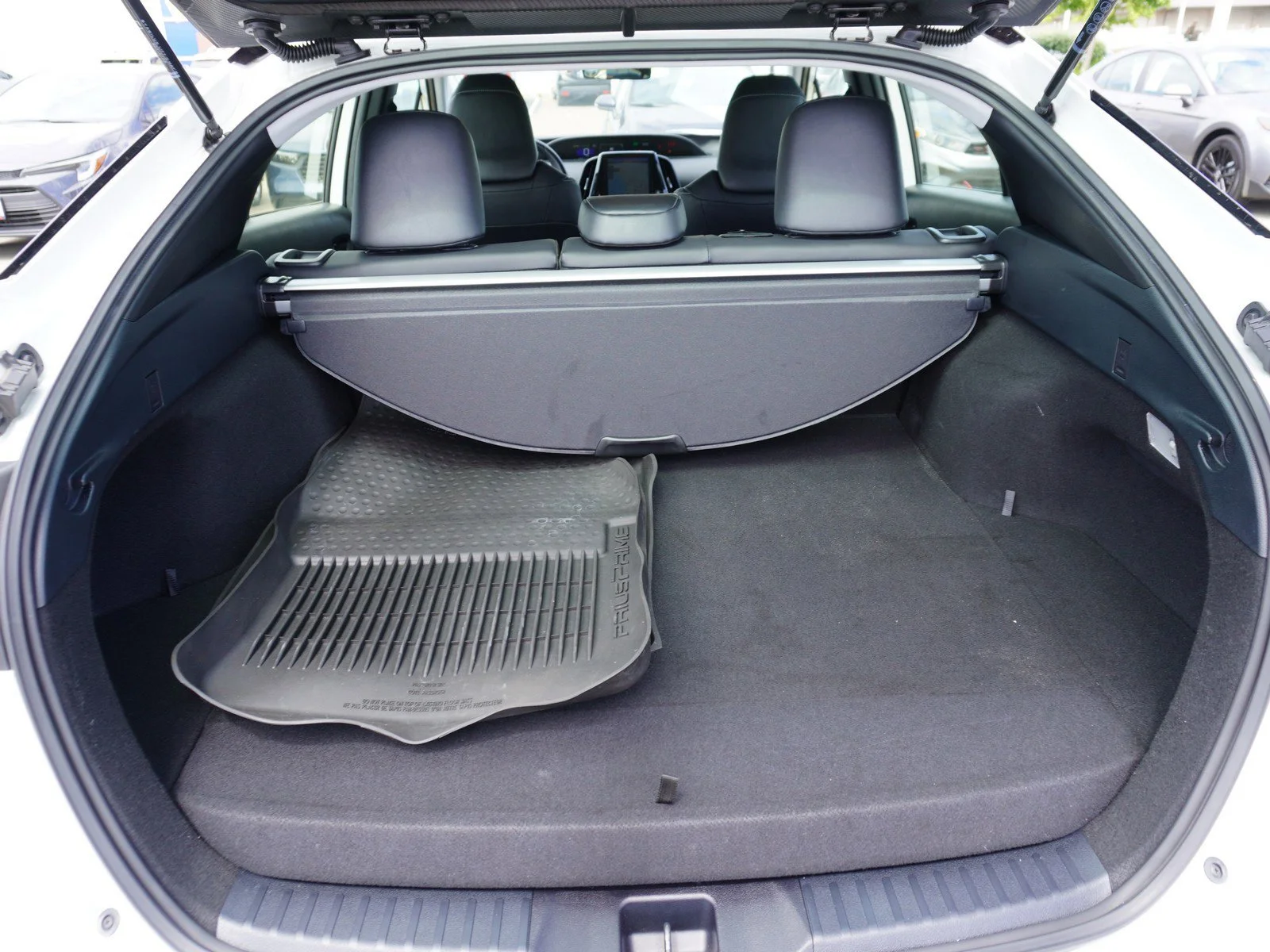 Certified Used 2022 Wind Chill Pearl Toyota XLE image 13