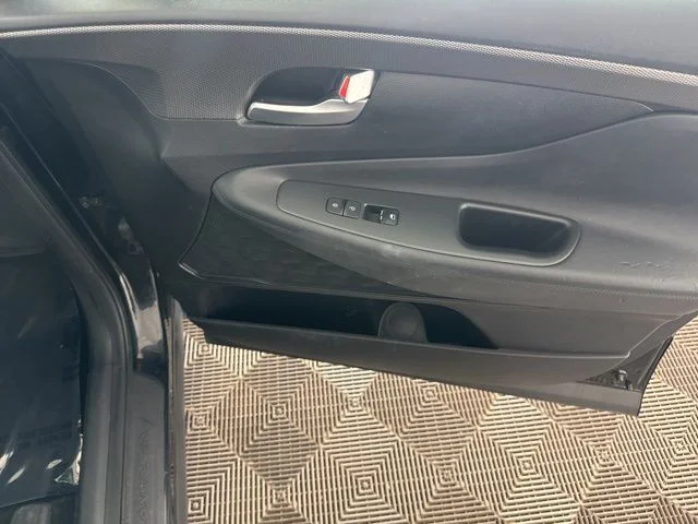 Used 2019 Black Hyundai SE image 22