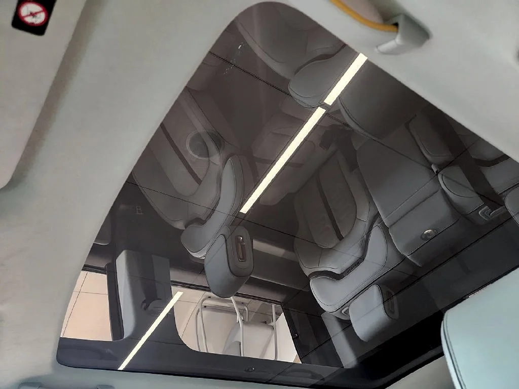 Used 2025  Rivian Adventure Dual Motor Max Pack image 23