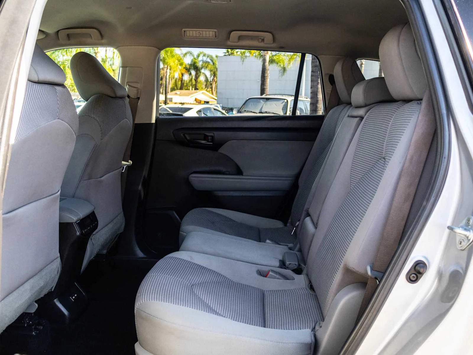 Used 2022 Silver Toyota LE image 16