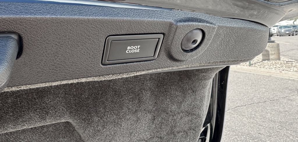 Used 2012 Black Bentley Base image 10