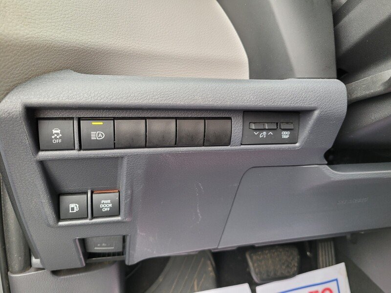 2021 Toyota Sienna XLE - Photo 28