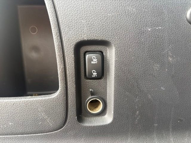Used 2010  Ford Limited image 25