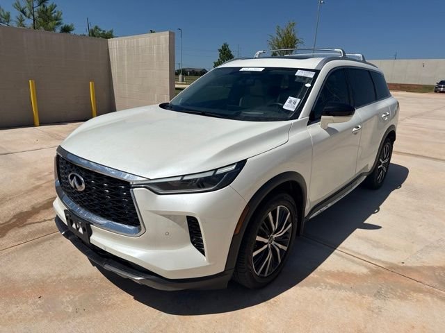 Used 2023 White INFINITI Sensory image 1