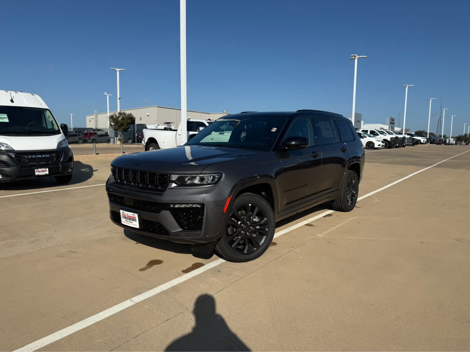 New 2026 Baltic Gray Metallic Clear-Coat Exterior Paint Jeep Limited Reserve image 2