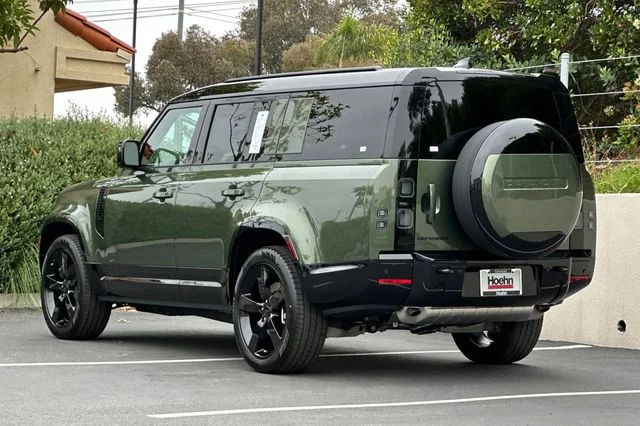 New 2026 Woolstone Green Land Rover X-Dynamic SE image 3