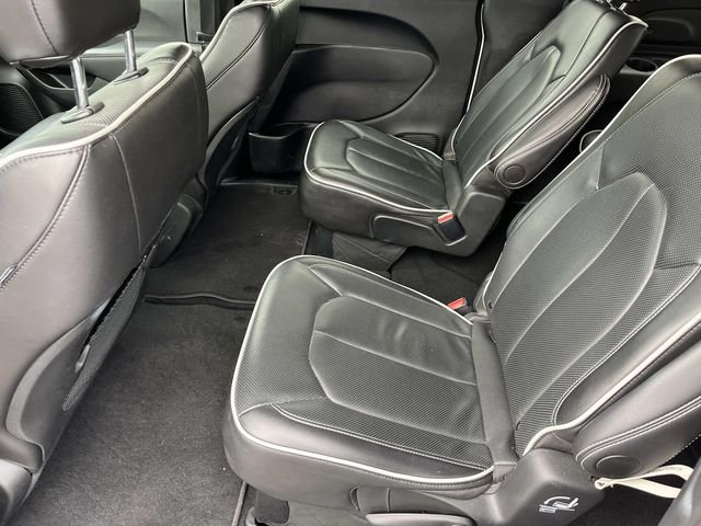Used 2025 White Chrysler Limited image 16