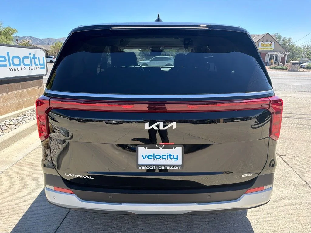 Used 2026 Black Kia LXS image 4